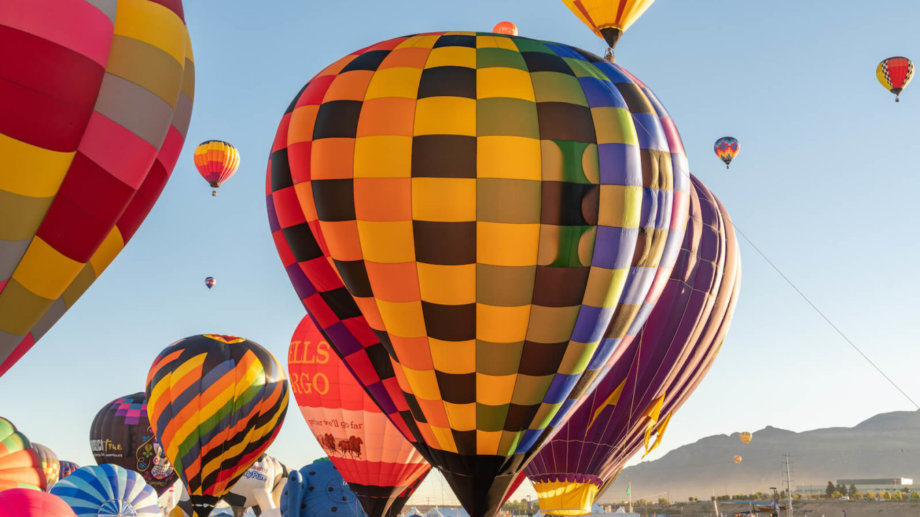 hot-air-balloons-lifting-off-iStock-1055604706-e1572282368844-920×517-c-default hot-air-balloons-lifting-off